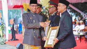 Heru-Budi-Hartono-saat-upacara-HUT-ke-497-Jakarta-di-Monas.jpg
