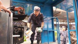 Irjen-I-Wayan-Sugiri-saat-melakukan-pemusnahan-barang-bukti-hasil-ungkap-kasus.jpg