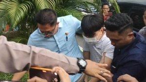 Ivan-Sugianto-saat-tiba-di-Polrestabes-Surabaya-Kamis-14112024.jpg