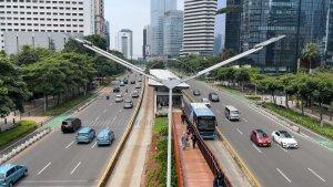 Jalan-Sudirman-tampak-lengang-di-hari-pertama-libur-Lebaran-2024.jpg