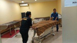 Jenazah-balita-berinisial-HZ-3-saat-dibawa-ke-ruang-Instalasi-Forensik-RS-Polri-Kramat-Jati.jpg