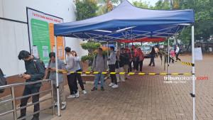 Job-Fair-Para-pelamar-kerja-antre-saat-mengikuti-gelaran-job-fair.jpg
