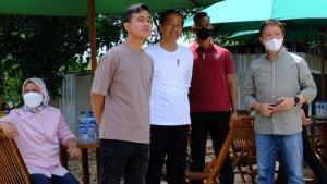 Jokowi-bersama-sang-istri-Iriana-dan-putranya-Gibran-Rakabuming.jpg