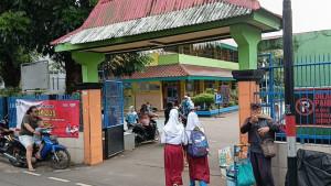 KERACUNAN-MBG-Tampak-SDN-Gedong-01-di-Pasar-Rebo.jpg