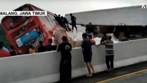 Kecelakaan-maut-terjadi-di-pintu-Tol-Lawang-Kabupaten-Malang-Jawa-Timur.jpg