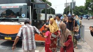 Kedatangan-penumpang-bus-AKAP-di-Terminal-Kampung-Rambutan-Senin-112024.jpg