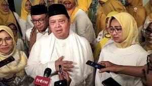 Ketua-Umum-Golkar-Airlangga-Hartarto-di-Intermark-Serpong-Tangsel-Senin-252024.jpg