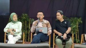 Ketua-Umum-YLBHI-Muhammad-Isnur-tengah-saat-membeberkan-catatan-pemerintah.jpg