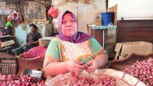 Kios-pedagang-bawang-merah-di-Pasar-Induk-Kramat-Jati-n-Rabu-1742024.jpg