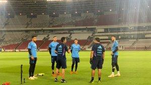 Kiper-Argentina-menjalankan-sesi-latihan-resmi-sebelum-menghadapi-Timnas-Indonesia.jpg