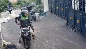 Komplotan-maling-motor-beraksi-di-sebuah-perumahan-di-Jalan-Rajai.jpg