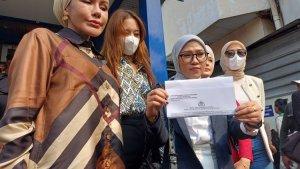 Korban-pelecehan-seksual-Miss-Universe-Indonesia-di-Polda-Metro-Jaya-Senin-782023.jpg