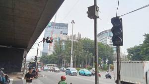 LAMPU-LALU-LINTAS-MATI-Arus-lalu-lintas-di-Perempatan-Slipi.jpg