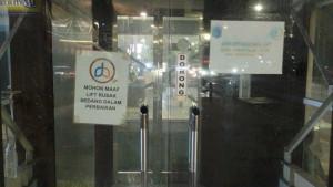 LIFT-JPO-RUSAK-Kondisi-lift-JPO-di-Jalan-Matraman-Raya.jpg