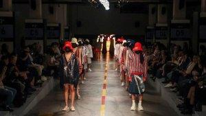 Lakon-Indonesia-menampilkan-koleksi-tenun-lurik-JF3-2023-di-Summarecon-Mall-Kelapa-Gading-2.jpg