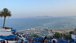 Laut-Mediterania-dari-kafe-kafe-di-Sidi-Bou-Said.jpg