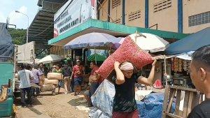 Los-cabai-dan-bawang-di-Pasar-Induk-Kramat-Jati-Jakarta-Timur-4.jpg