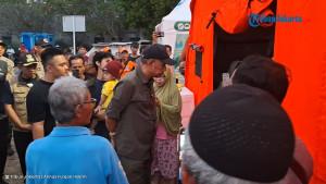 MENTERI-KUNJUNGI-KORBAN-KEBAKARAN-KEBAYORAN-LAMA.jpg
