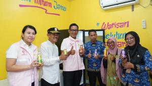 MINUMAN-HERBAL-General-Manager-PLN-UID-Jakarta-Raya-Moch-Andy-Adchaminoerdin.jpg