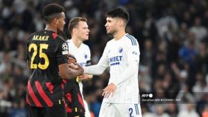 Manuel-Akanji-kiri-dan-bek-FC-Copenhagen-Kevin-Diks.jpg