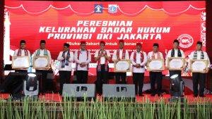 Menkumham-Yasonna-Laoly-memberikan-predikat-Kelurahan-Sadar-Hukum-di-TMII.jpg