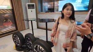 Mutia-korban-pencurian-ban-mobil-yang-diungkap-Satreskrim-Polres-Metro-Jakarta-Utara.jpg