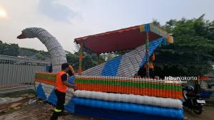 PERAHU-ANGSA-Petugas-UPS-Badan-Air-Kecamatan-Palmerah.jpg