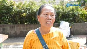 Pedagang-bernama-Trismi-saat-diwawancarai-soal-pembongkaran-Pasar-Barito.jpg