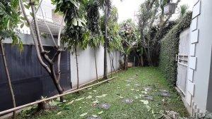 Pekarangan-rumah-penerjun-payung-TNI-di-kawasan-Ciganjur.jpg