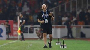 Pelatih-PSM-Makassar-Bernardo-Tavares-dalam-laga-kontra-Persija-Jakarta.jpg
