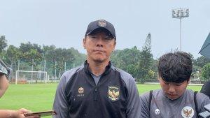 Pelatih-Timnas-Indonesia-Shin-Tae-yong-di-Lapangan-A-Senayan.jpg