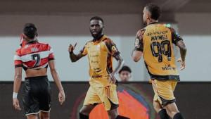 Pemain-Persija-Jakarta-Maxwell-selebraias.jpg