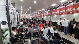 Pemudik-sudah-mulai-memadati-Terminal-Kalideres-Jakarta-Barat-di-H-7-Lebaran.jpg