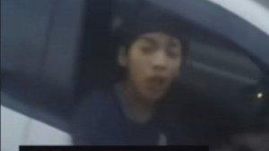 Pengemudi-mobil-Honda-Brio-memepet-kendaraan-pengendara-lainnya.jpg