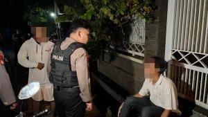 Petugas-Tim3P-Polres-Metro-Depok-mengamankan-sejumlah-remaja-yang-hendak-menggelar-aksi-balap-lari.jpg