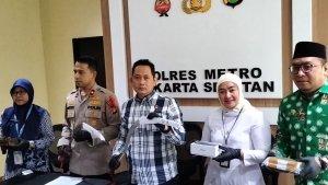 Polres-Metro-Jakarta-Selatan-dan-Polsek-Mampang-Prapatan-menggelar-jumpa-pers.jpg