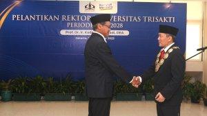 Prof-Dr-Ir-Kadarsah-Suryadi-DEA-kanan-saat-dilantik-sebagai-Rektor-Universitas.jpg