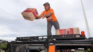 Proses-distribusi-bantuan-logistik-menggunakan-mobil-off-road-ke-Desa-Kadundung.jpg