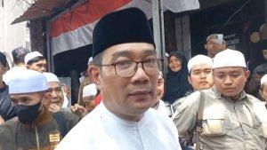 Ridwan-Kamil-diteriaki-warga-saat-menyambangi-Makam-Mbah-Priok-di-Jakarta-Utara.jpg