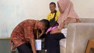 Rizqi-19-anak-driver-ojek-online-yang-diterima-menjadi-bintara-Polri-Kamis-2072023.jpg