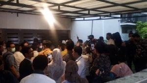 Rombongan-majelis-hakim-dan-JPU-saat-meninjau-rumah-dinas-Ferdy-Sambo.jpg