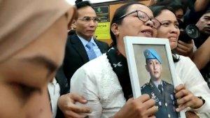 Rosti-Simanjuntak-bawa-foto-Brigadir-J-di-sidang-vonis-Putri-Candrawathi.jpg