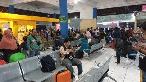 Ruang-tunggu-keberangkatan-penumpang-bus-AKAP-di-Terminal-Kampung-Rambutan-Ciracas.jpg