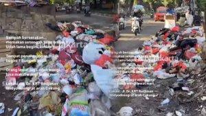 SAMPAH-DI-BADAN-JALAN.jpg