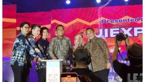 Sekda-DKI-Jakarta-Joko-Agus-Setyono-tengah-berserta-para-pimpinan-Jakarta-Fair.jpg