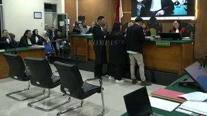 Sidang-perdana-PK-Saka-Tatal-di-PN-Cirebon-Rabu-2472024.jpg