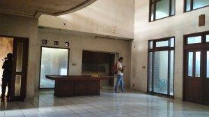 Suasana-di-rumah-mewah-yang-viral-di-kawasan-Cakung-3.jpg