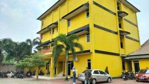 Suasana-kampus-STIE-Tribuana-di-Gang-Radio-Jalan-HM-Joyomartono-Bekasi-Timur.jpg