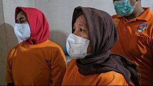 Tampang-dua-wanita-tersangka-praktik-aborsi-ilegal-di-apartemen-Kelapa-Gading.jpg