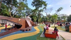 Tebet-Eco-Park-ramai-pengunjung-pada-Sabtu-3042022-pagi-2.jpg